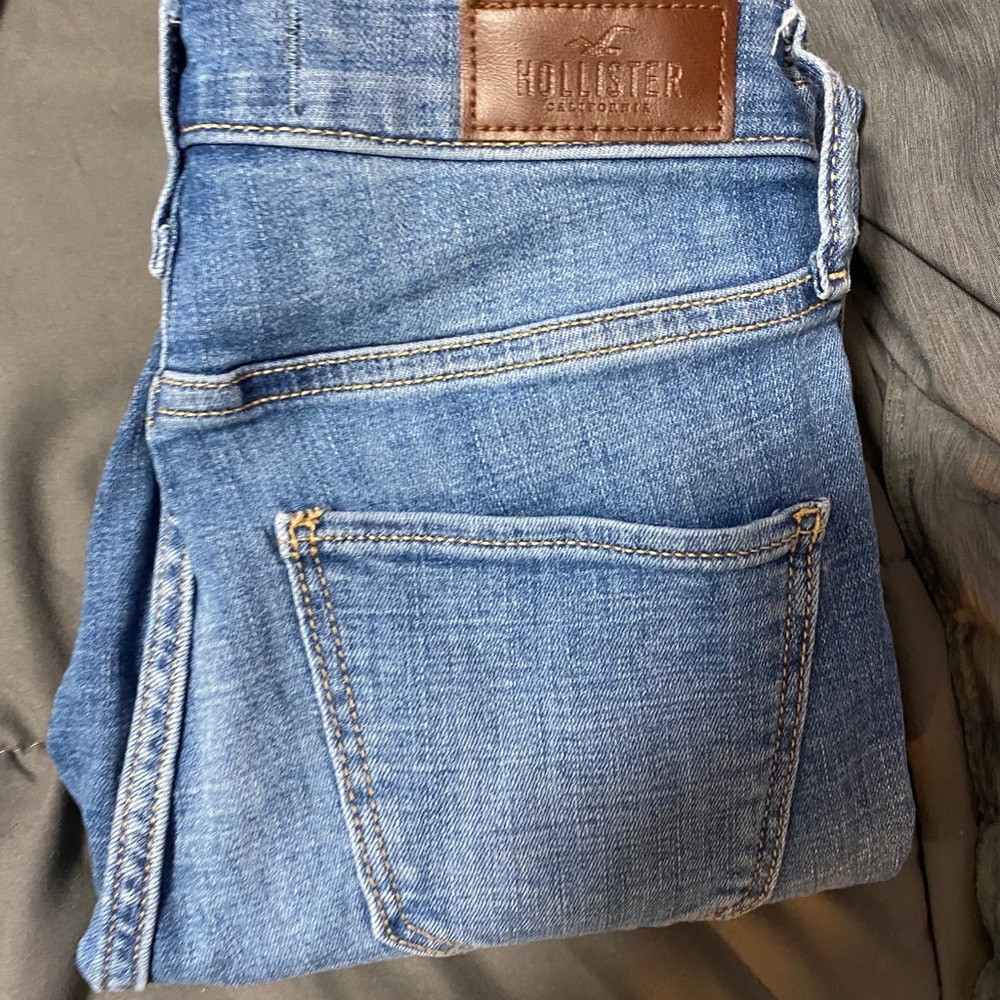 Worn once Hollister jeans!!